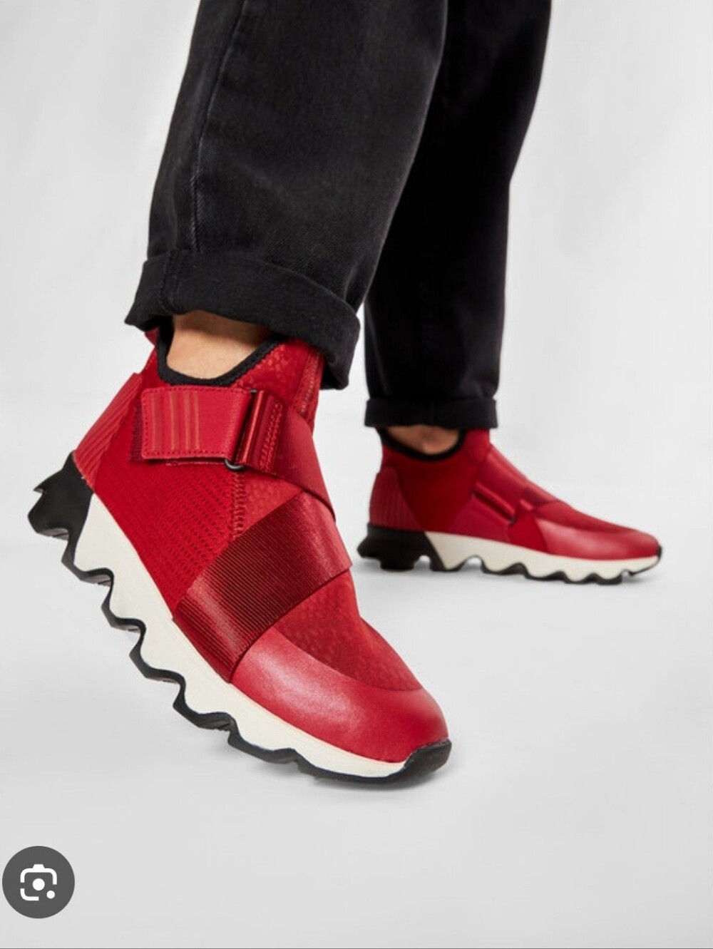 Sorel Kinetic Sneak in "Red Dahlia" Size 10
